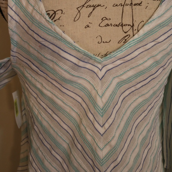 New with tags Banjara smocked cold shoulder top - Picture 6 of 8